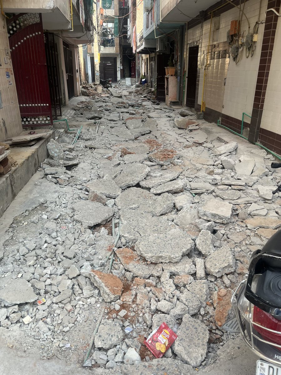 MunishRewaria's tweet photo. 🚨 Urgent help needed @gupta_rekha @MCD_Delhi 

The road outside our house has been completely dug up for reconstruction, but work is delayed and the lane is currently almost unusable. My 8-month pregnant sister is staying here for delivery, and we cannot even take our car out. https://t.co/SWdTNiChPM