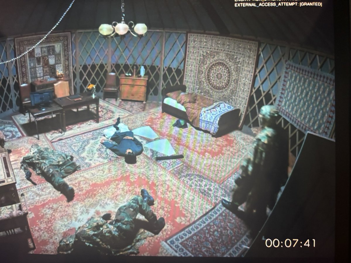 KKPMTD's tweet photo. @ontillk 黒須が拉致された時のビデオ映像、約40秒間の間に左奥の亡骸も黒須も若干移動しているので絶対に何かあると思っています！ https://t.co/4zGuyHTx92