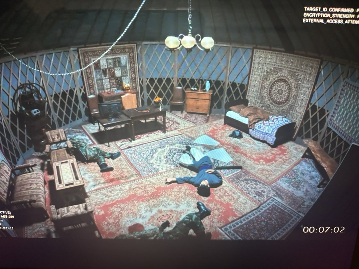 KKPMTD's tweet photo. @ontillk 黒須が拉致された時のビデオ映像、約40秒間の間に左奥の亡骸も黒須も若干移動しているので絶対に何かあると思っています！ https://t.co/4zGuyHTx92