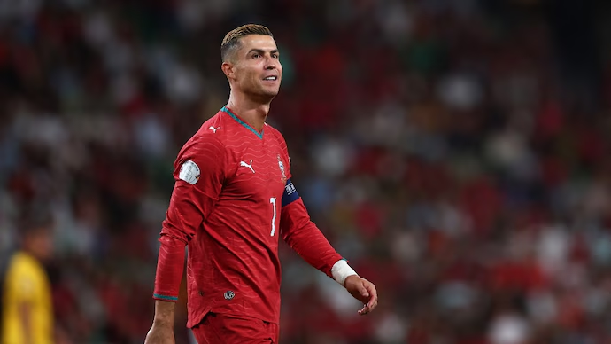 Saniddhya5's tweet photo. Hear me out, 2029 we stand for Portugal elections, win it easily, become the Portugal Prime Minister, put ourselves in WC squad and play the 2030 WC https://t.co/XgK4K9hzDr