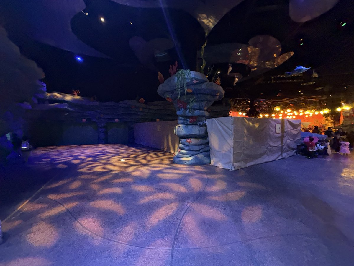 my_DisneyLife's tweet photo. 本日見たら囲いが出来てリハブの表記あり。

#TDR__now https://t.co/LNaw5jQYEP