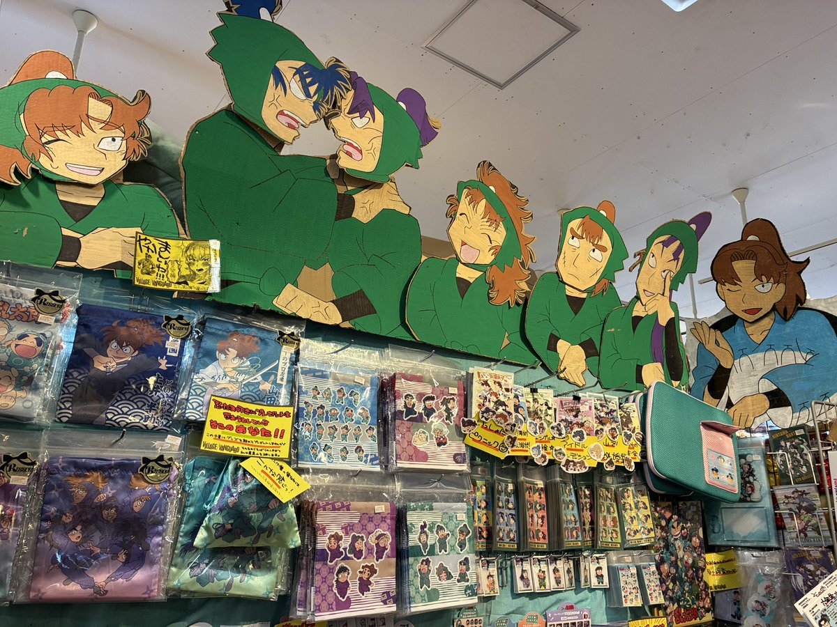 AMETAKI_4488's tweet photo. 尼崎キューズモールに置いてあるグッズ売れてないからクリアカードコレクションの1の箱がめちゃくちゃあった。映画終わってからJR尼崎に人が来ていないのがよく分かる https://t.co/6zebPtd5vH