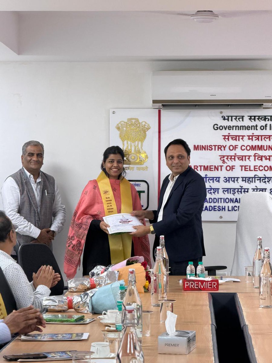 MplsaDot's tweet photo. LSA कार्यालय में e-Office में AI के विविध अनुप्रयोग” विषय पर आयोजित कार्यशाला में विशेषज्ञ श्री आशीष कोलारकर एवं सुश्री आरूषि पानवलकर ने AI के व्यावहारिक उपयोग एवं नवीन आयामों पर जानकारी साझा की।
@DoT_India @DGT_HQ
#HindiPakhwada #AI #eOffice #MPLSA #DoT https://t.co/1EUsYN8OvH