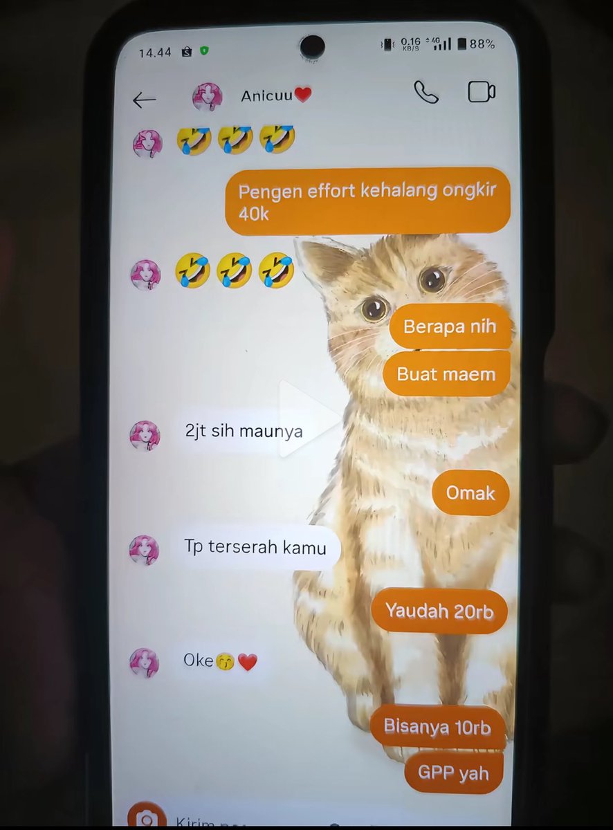 bebekhermes's tweet photo. Jadi ada di tiktok, istrinya ngegap suaminya selingkuh terus beliin sushi buat selingkuhannya, selingkuhan becanda minta tf 2 juta tapi cuman di tf 10k 😭😭😭 kaya ngasih jajan anak tk njir https://t.co/MYO2xJNtV2