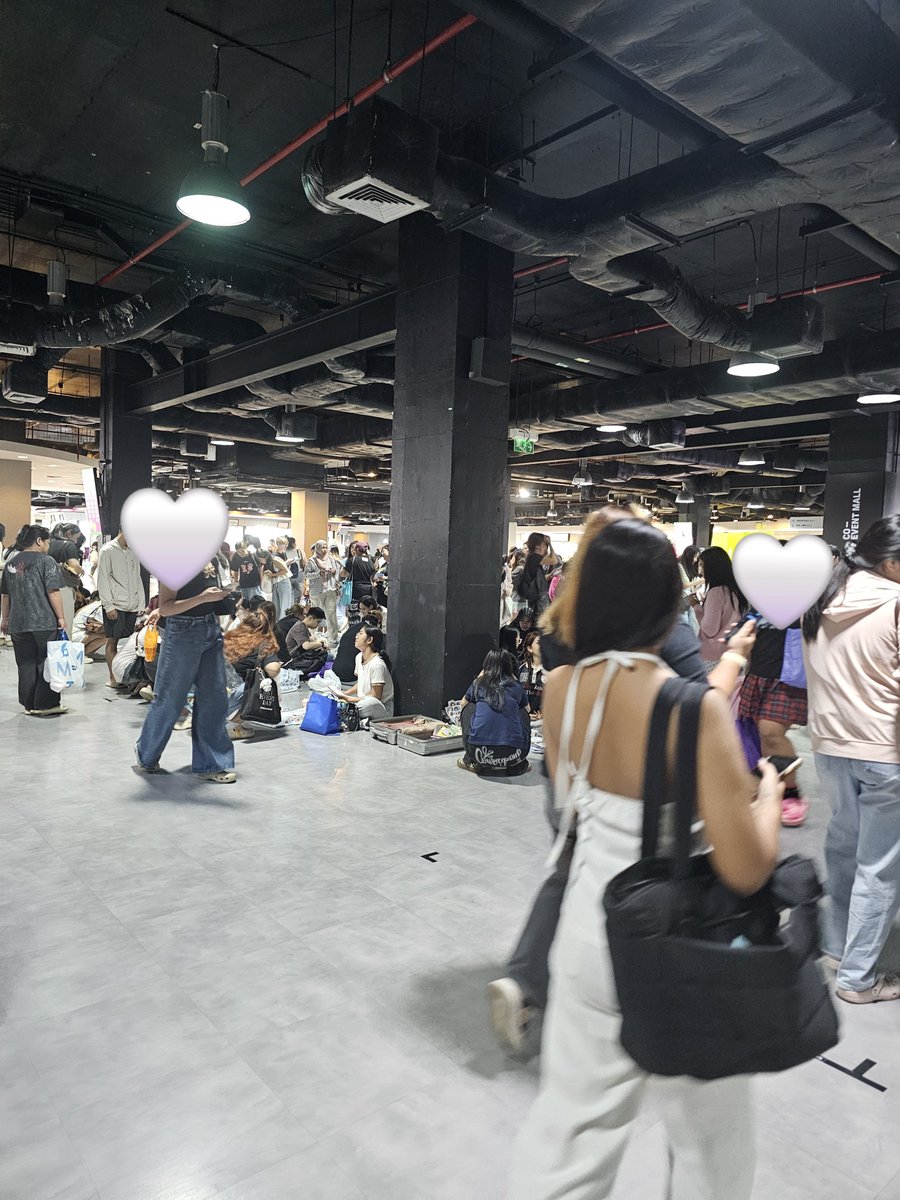 bchyzx_'s tweet photo. ชอบว่ะ ข้างบนคาสิโน ข้างล่างคลองถม https://t.co/iAPrWehlhL