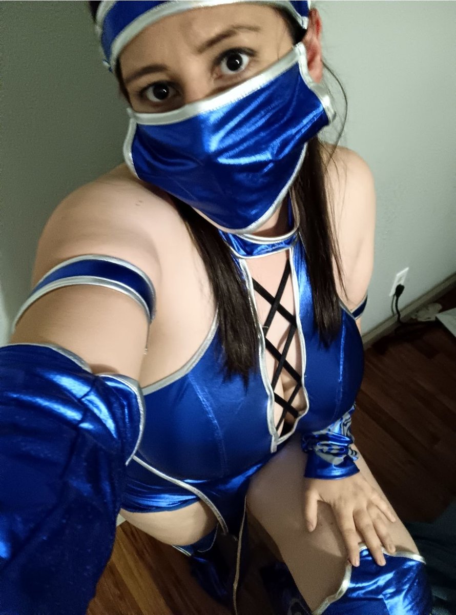 ChrissyCosplay_'s tweet photo. I'm just missing my fans😔 Mortal Kombat vs Street Fighter. Which ones better? https://t.co/vCoIJTcxhl