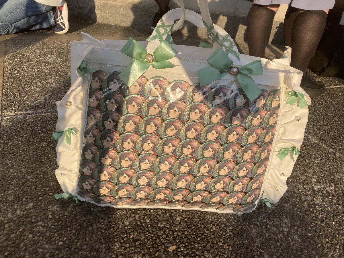no_O714's tweet photo. @umeca_eup ご配慮いただきありがとうございます。
現在会場受け取り窓口付近の会場側の壁におります。
こちらの痛バが目印になります。 https://t.co/w1vdqSKbo2