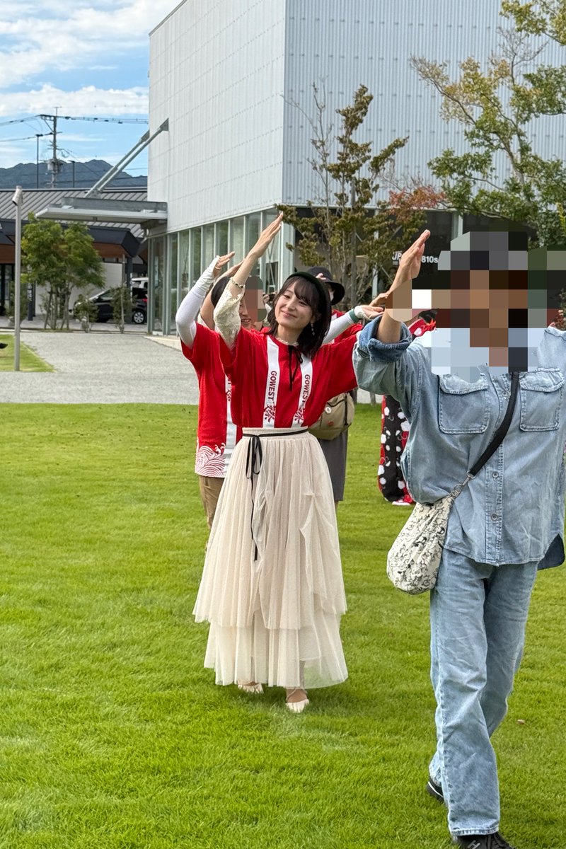 Onion_Knight_8's tweet photo. もし夜の盆踊りに間に���いそうなかたがいたら！
「ここ入れよ💢」ゆーとりました。
(怒ってはないです完全に盛りました)
みっさーからちょっとしたものをもらえます。
嬉野温泉駅前！ https://t.co/miTL3ZLRVk