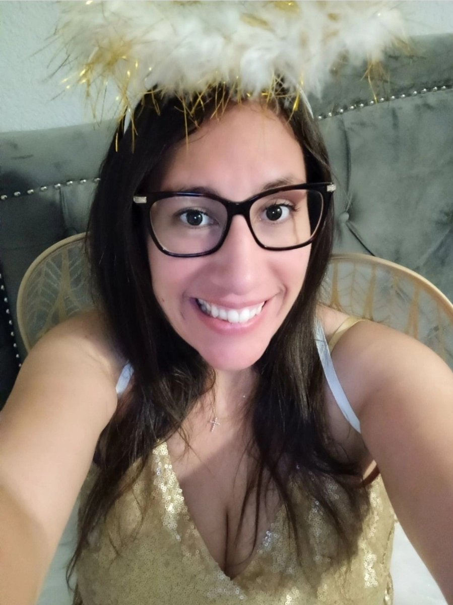 ChrissyCosplay_'s tweet photo. I can be an angel 😇 or at least dress like one.  🤭 https://t.co/2AwEhbTnLv