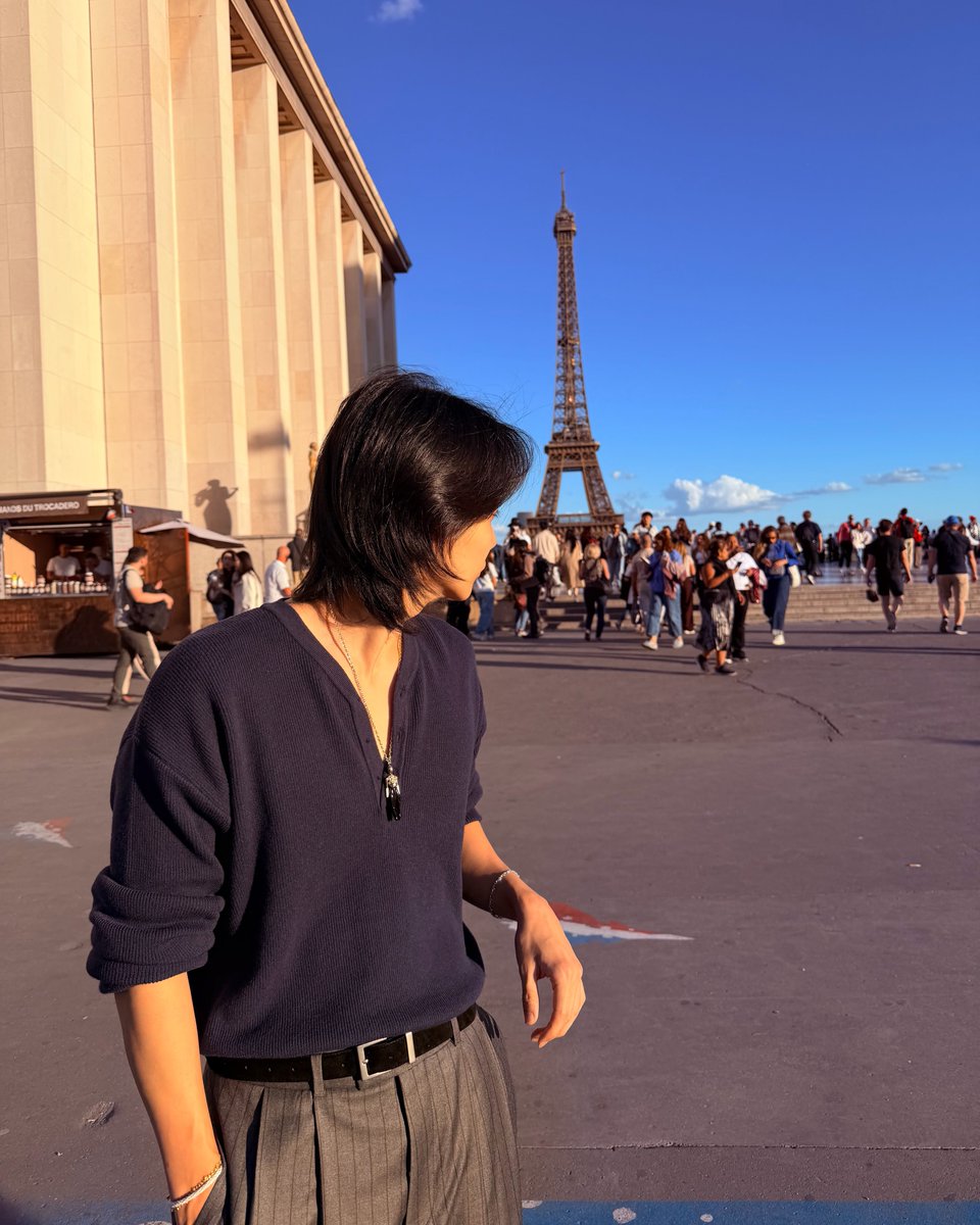 wonubliss's tweet photo. jeonghan in paris 🖤 https://t.co/kvtcSH1X2T