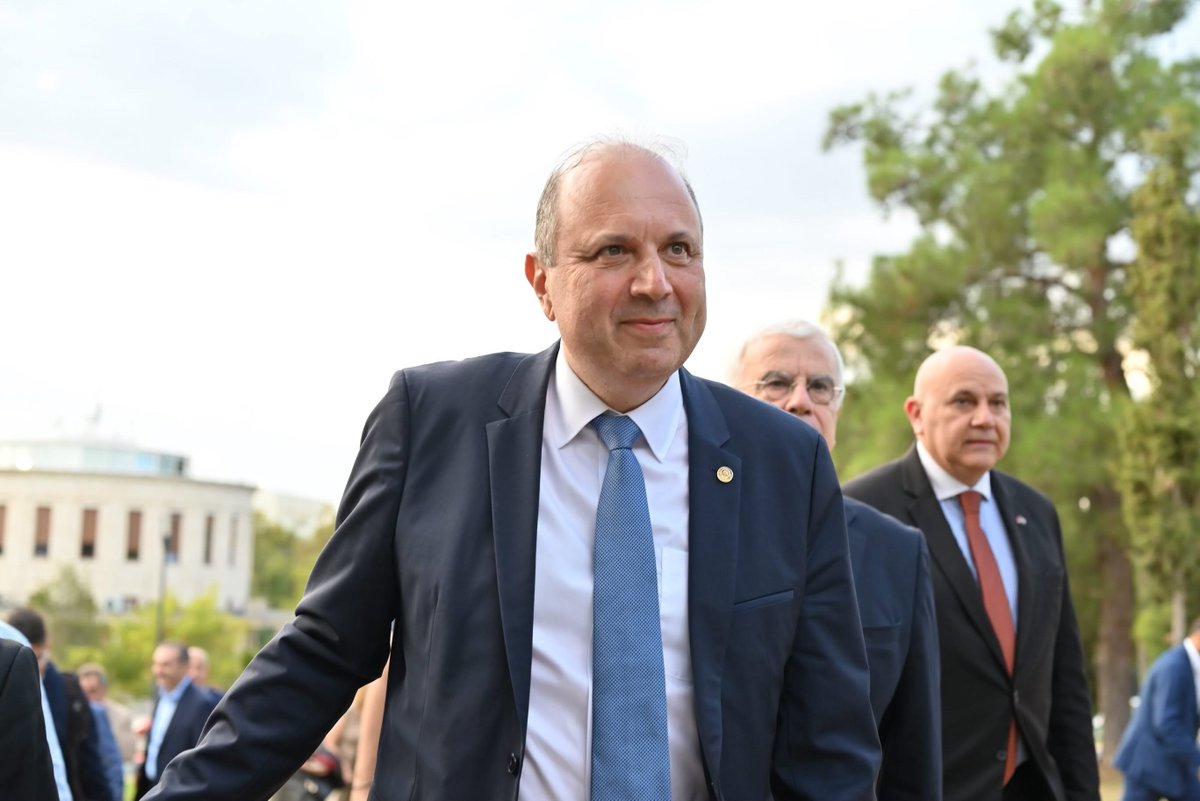 Auth_University's tweet photo. 1/2 Μια βραδιά μνήμης, ιστορίας και αναδημιουργίας.

Το Αριστοτέλειο Πανεπιστήμιο τίμησε τον Προσφυγικό Ελληνισμό του 1922 με τα αποκαλυπτήρια ενός νέου Μνημείου στην καρδιά της Πανεπιστημιούπολης. https://t.co/UydQ057uYS