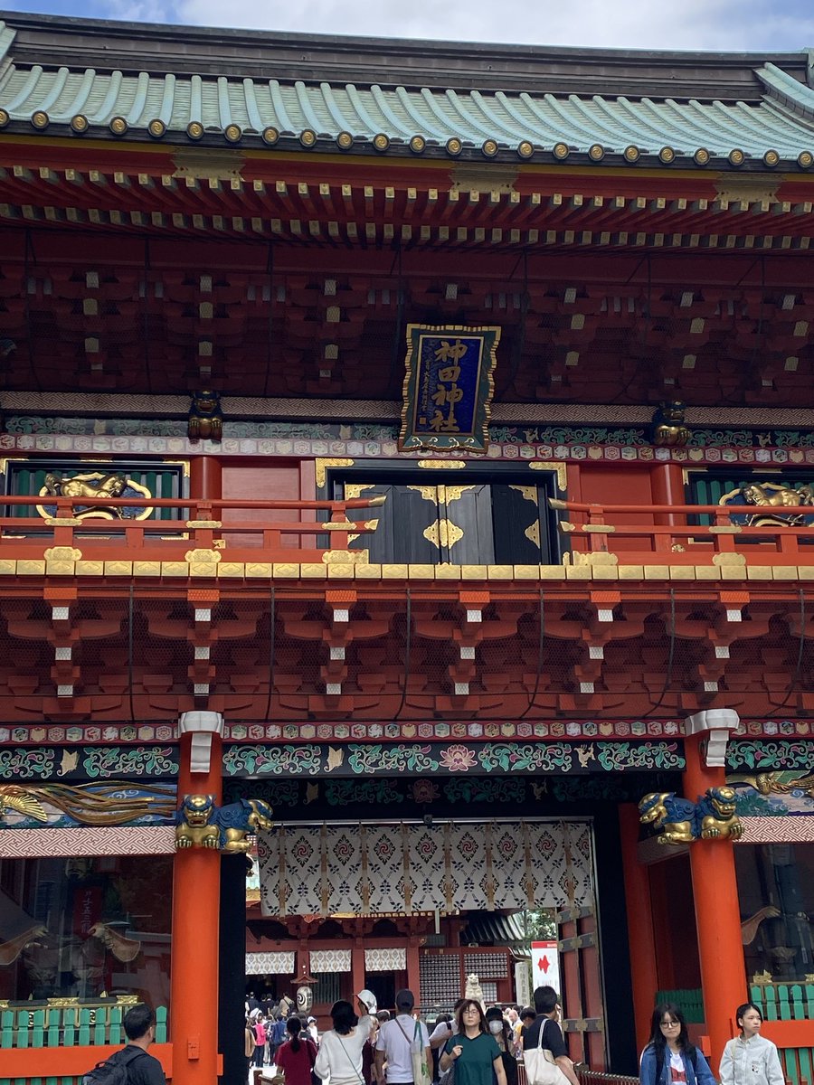 yamatontakeru's tweet photo. 今日は娘の大学の保護者会＆懇親会🎵
せっかくなので、ちょっと早めに行って、大学近くの神田明神へ⛩
VIVANTに出てきた別班饅頭が置かれてる祠を見たかったけど、なかった～😭
あれはセットなんですって💦
神社前の蕎麦屋で食べたカツ重セット、美味しかった～🙌 https://t.co/62ypwNQLe8