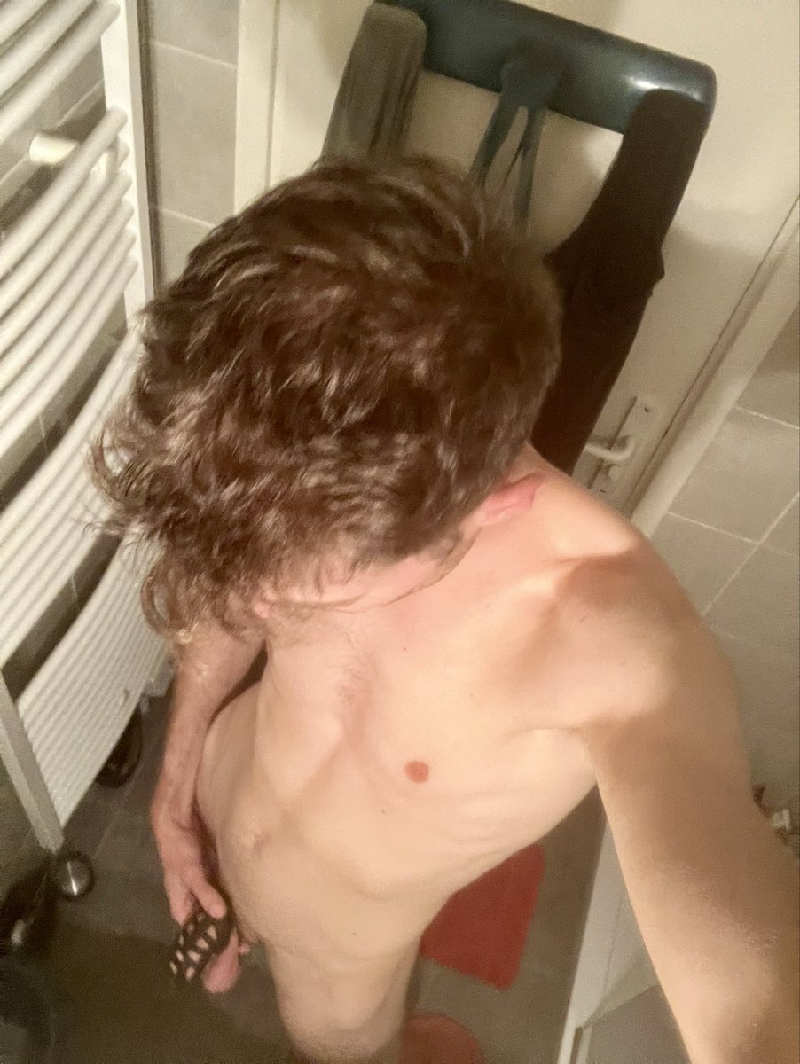 TwinkLofi's tweet photo. 4/31 #cagecheck 
Qui vient à la douche avec moi ? 😈 https://t.co/13fDfebGVz