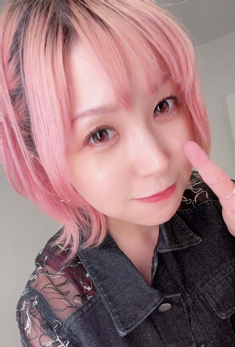 momoca_asia's tweet photo. 10/3(土)MAG’s PARK
りょんちゃん主催!いつも呼んでくれて、めっちゃ笑わせてくれてありがとう😂🫶
今日も笑ったぁ🤣🤣🤣
そして来てくれたみんなありがとう❤️🔥
リハの時は晴れてたよ☀️?
🍑セトリ🐿️
1. GREEN
2. Fly High 舞い上がれ
3. AIl For You
4. Wanderlust
#小原涼NEWアルバムレコ発ツアー https://t.co/LstihInK85
