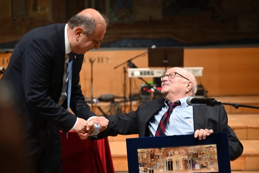 Auth_University's tweet photo. 2/2 Στην εκδήλωση μίλησε ο ομότιμος καθηγητής Θάνος Βερέμης, ενώ η βραδιά ολοκληρώθηκε με τις μουσικές της Ανατολής από τους αδελφούς Τσαχουρίδη.

🔗https://t.co/QkcGypsO2e
#auth #education #campus #thessaloniki #greece https://t.co/sWIzGn6V14