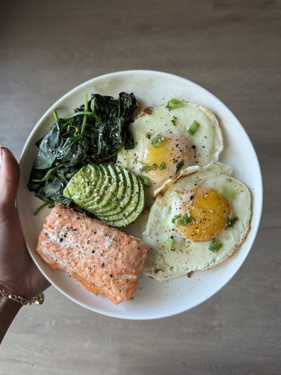 Diorgirlx's tweet photo. eat like you respect yourself https://t.co/ufawbSbDl7
