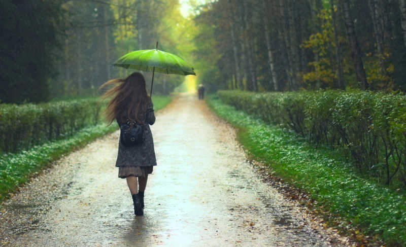 Liliatez's tweet photo. La vida no se trata de esperar que pase la tormenta, sino de aprender a bailar bajo la lluvia, un paso a la vez. https://t.co/mR7o1Z4vFH