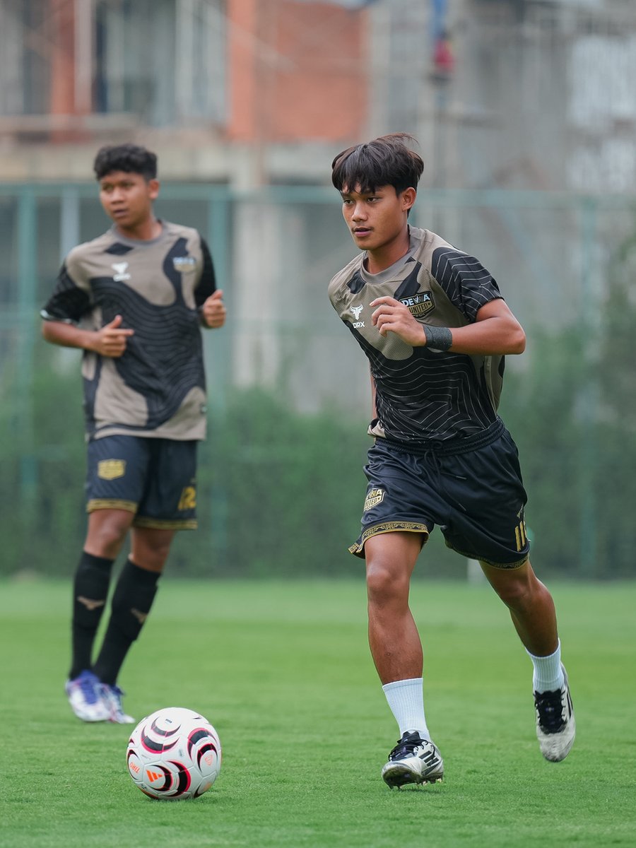 dufcdevelopment's tweet photo. Warming up. https://t.co/6pLs2T2Hn8