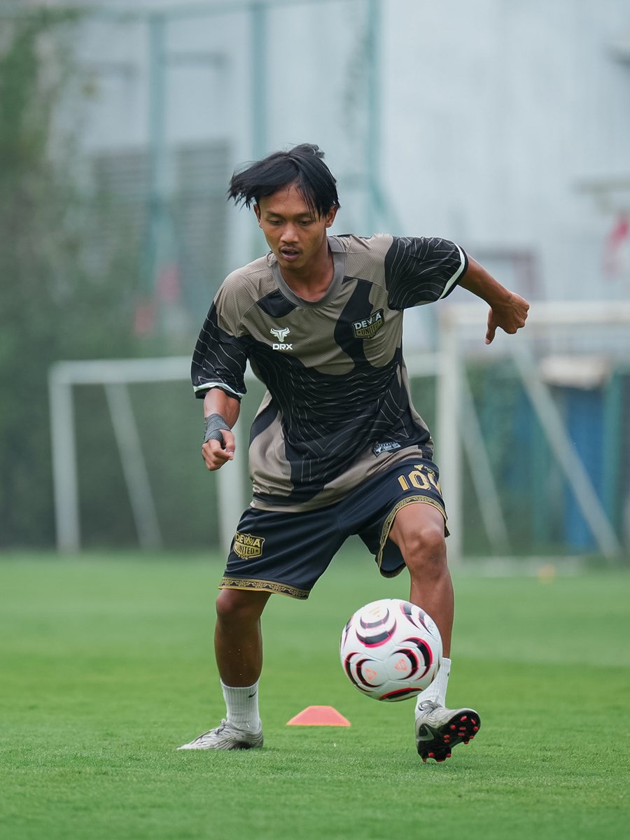 dufcdevelopment's tweet photo. Warming up. https://t.co/6pLs2T2Hn8