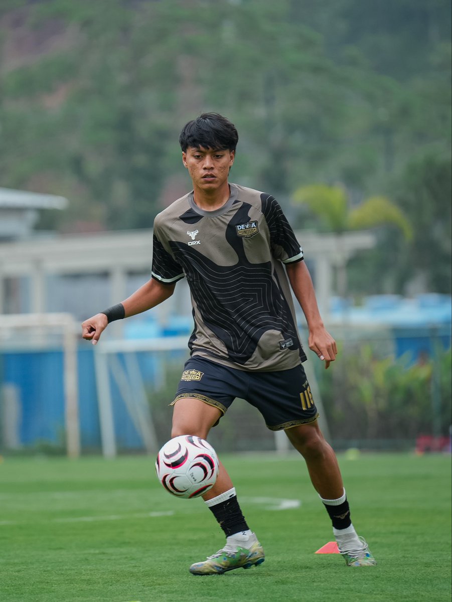 dufcdevelopment's tweet photo. Warming up. https://t.co/6pLs2T2Hn8