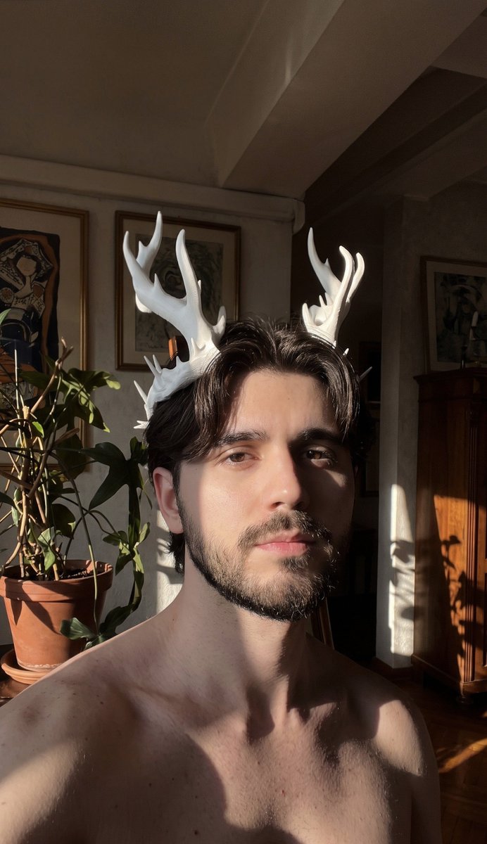 mr_caastiel's tweet photo. Every king deserves his crown 👑 💅 https://t.co/yE8QPLYEiD