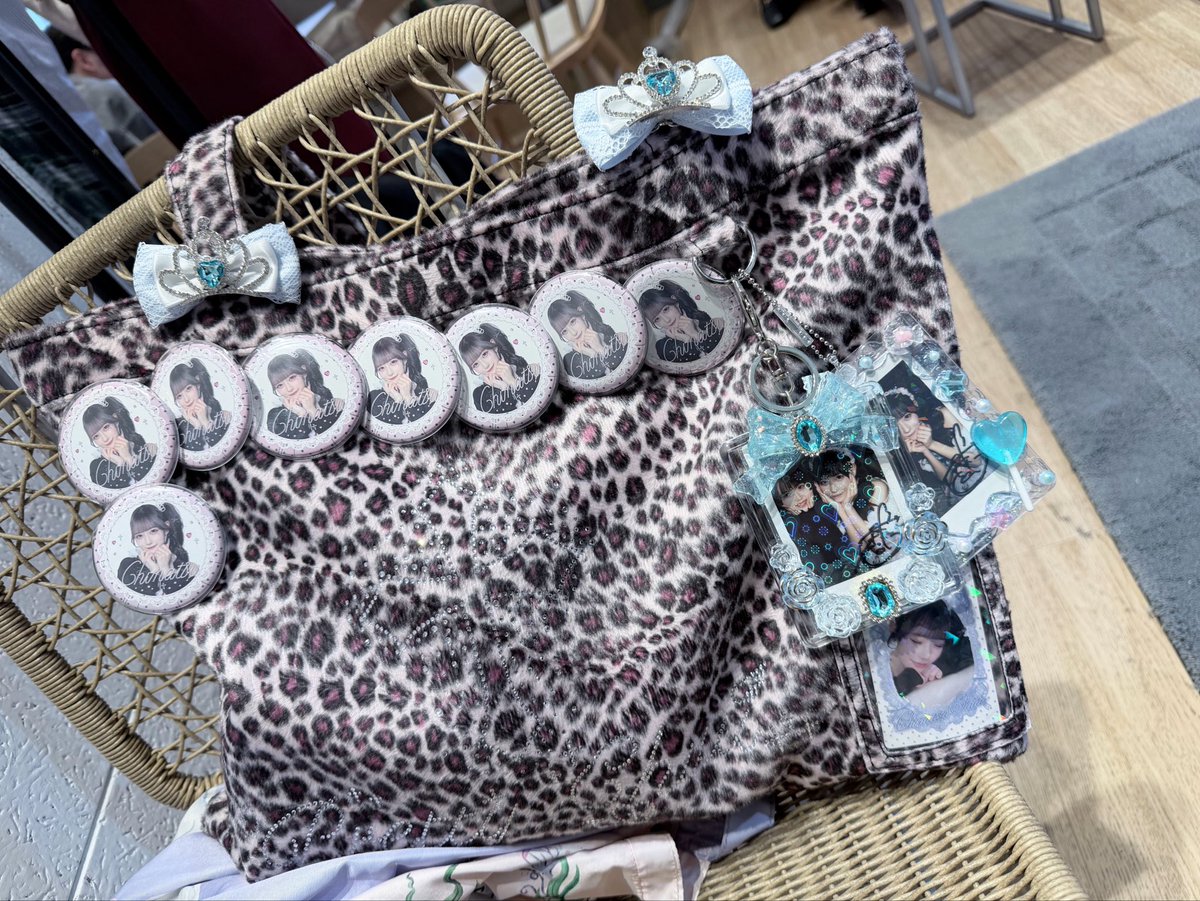 chi_chinalove's tweet photo. バックが進化しました。
交換して全部ちなぴにしたいです🥺 https://t.co/HoQfEbeMqE