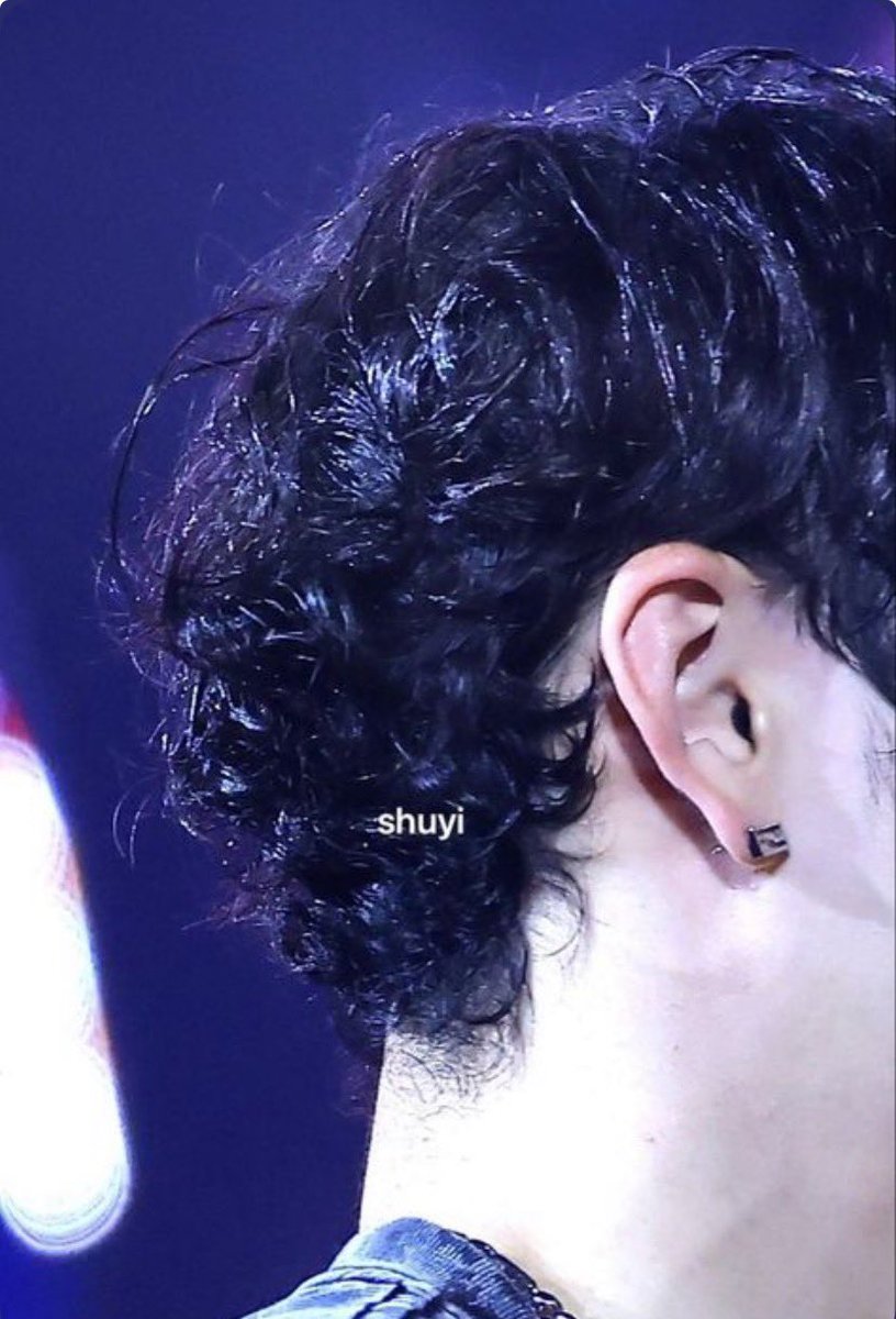 andysdied's tweet photo. chan saying he doesn’t want long hair and short hair is better because it’s less curly.. boy you are under spells https://t.co/IPWsBZlFdR