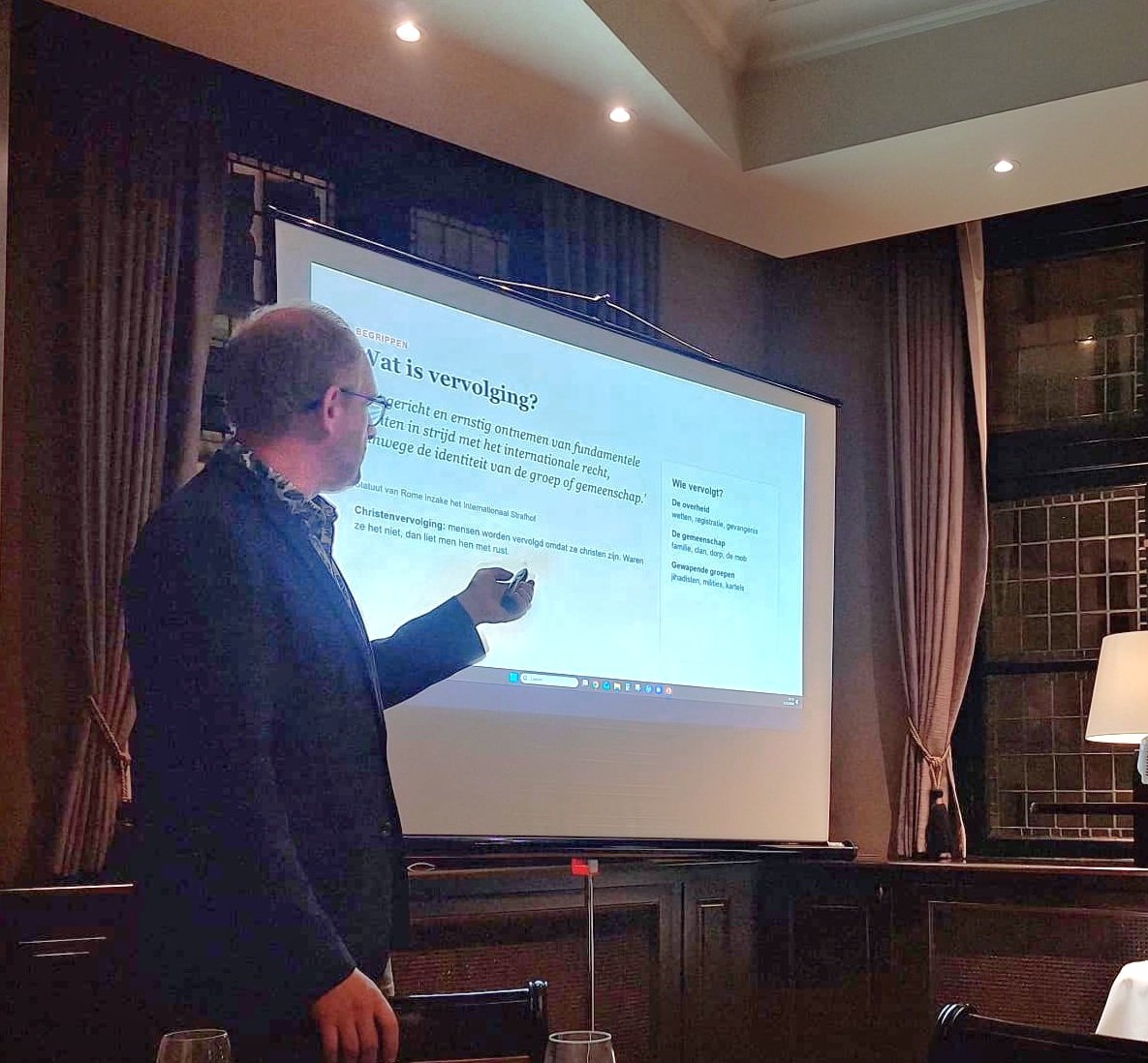PieterBauwens's tweet photo. Gisteren nog eens een lezing gegeven over vervolging van christenen in de wereld. Kwestie van onwetenden te onderrichten. #firstfriday @kerkinnood_be @opendoorsnl https://t.co/KXSiUyqbCZ