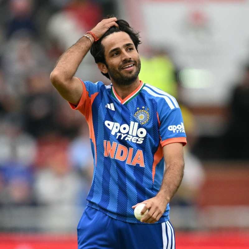 cricnuances's tweet photo. Disappointing outing for bishnoi so far.  44 runs conceded in just 3 overs. In t20s in Varun's absence he has been given a go by team management. He is yet to make a mark and definitely will lose trust. This opens the doors for kuldeep yadav in T20 format too in case Varun's recovery takes too long.