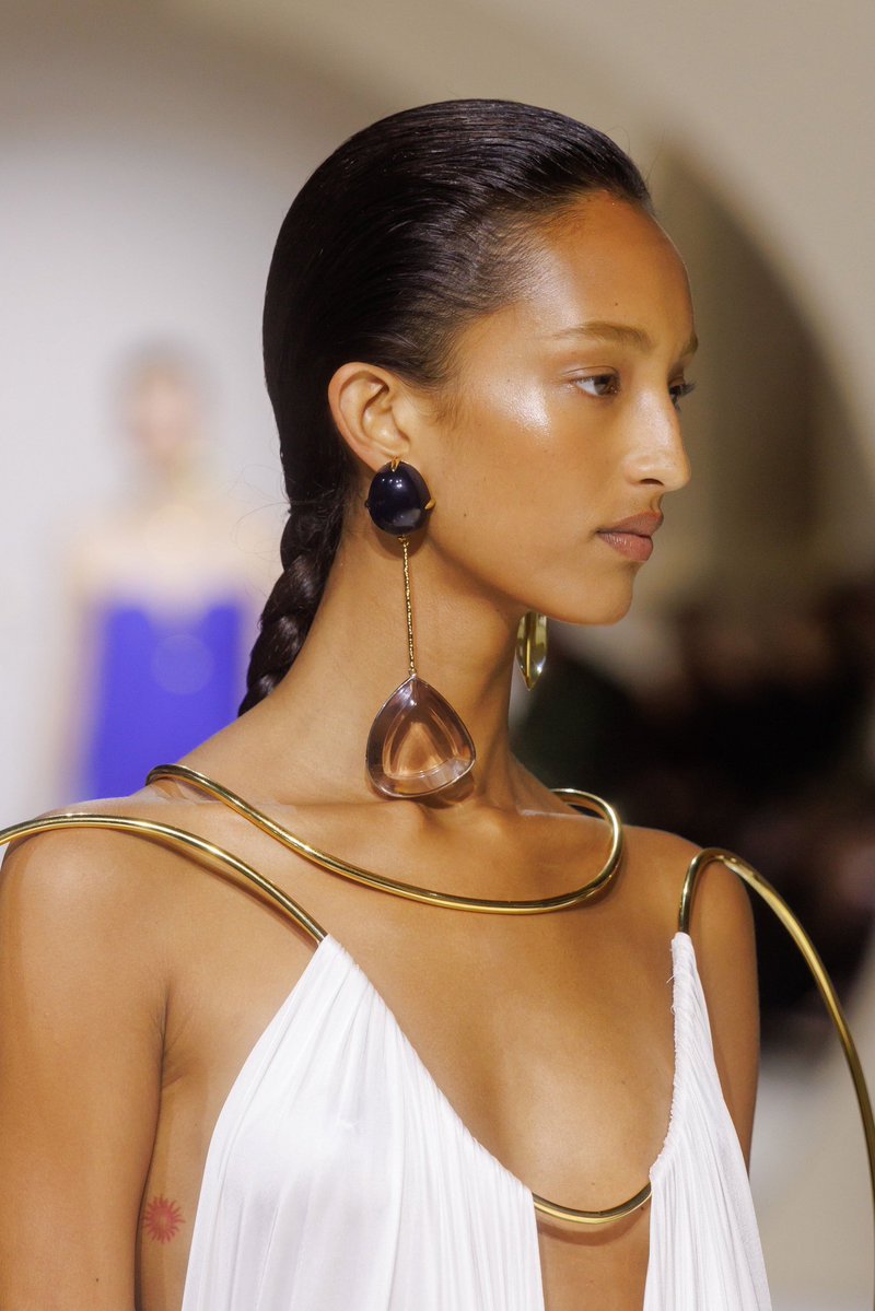 jacquemusx's tweet photo. Mona Tougaard for Givenchy SS27. An actual angel!! https://t.co/TejJBIeKdP