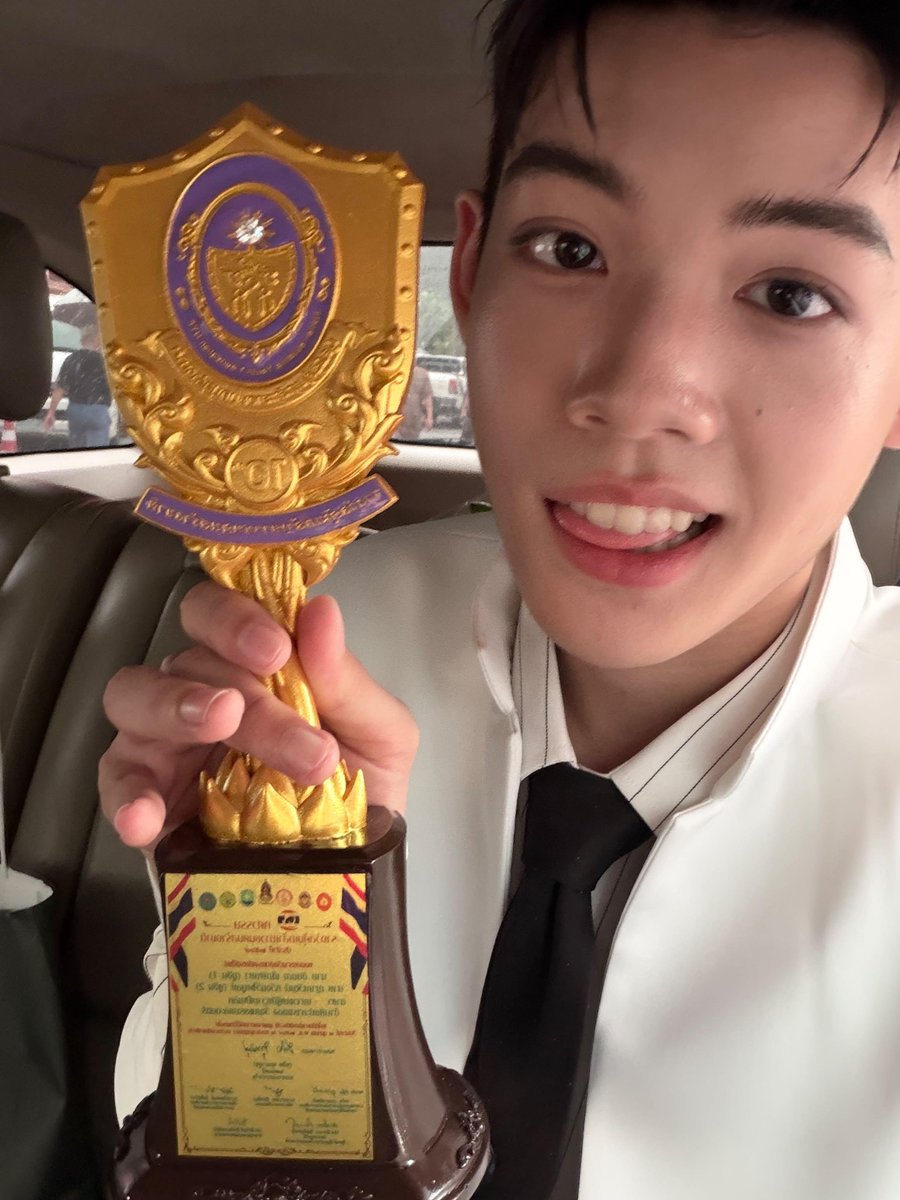 yugeneyaknonmak's tweet photo. ขอบคุณนะที่มาหากันน้าาา 
ขอบคุณมูลนิธิคุ้มเกล้าเยาวชนคนสร้างชาติที่เลือกพวกผมครับ
#yugeneyannawat #รางวัลคุ้มเกล้าเยาวชนคนสร้างชาติxYugene  #yujeenyugene https://t.co/geugIcwquN