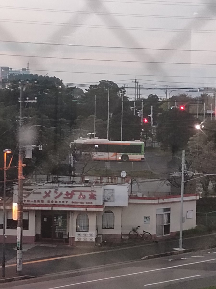 kkbb557's tweet photo. 内房線10/5月木更津〜長浦間運転再開
代行バスに合わせ21時代が終電
3台しかない長浦駅の改札機増設必至
長浦姉ケ崎のバスロータリーと並行道路の良さ
千葉から乗車した客の2/3が姉ヶ崎迄で降りてしまう旅客数の段差
それのせいなのか唯一折り返しができる姉ヶ崎迄この間運転出来たのは不幸中の幸い https://t.co/ayRNhgElt5
