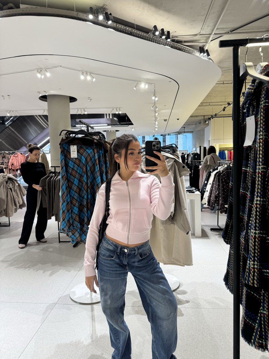 byynari's tweet photo. pay me so I can go shopping looooser🤨

revolut: https://t.co/VY7J5oGSeo
paypal: https://t.co/2HmGPWJMIc https://t.co/qSJS9um87c