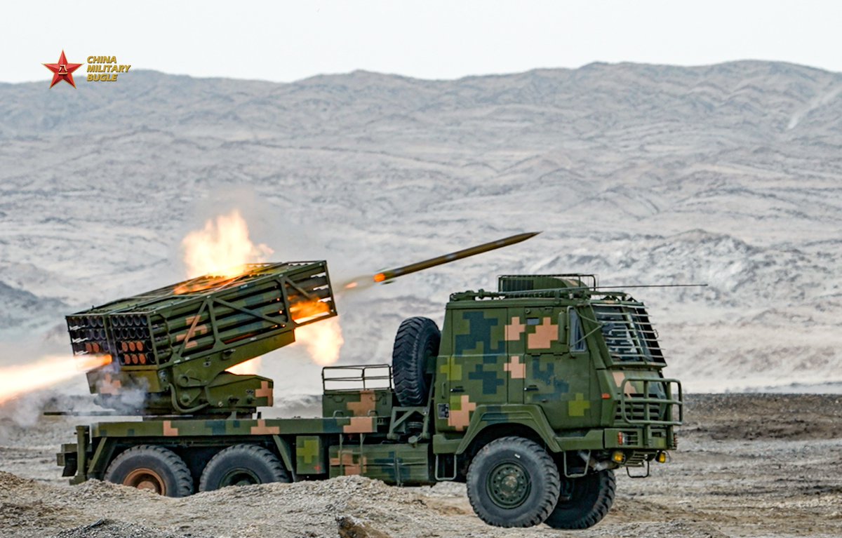 ChinaMilBugle's tweet photo. Cannonade:

Photos show multiple types of equipment attached to a brigade under the Chinese PLA 73rd Group Army engaging in live-fire training exercise.

#China #PLA #PLAA #Army
#PHL11 #PLL09 #HQ7B
#MLRS #Howitzer #AirDefense #Missile
#ChinaMilitary #ChinaMilBugle