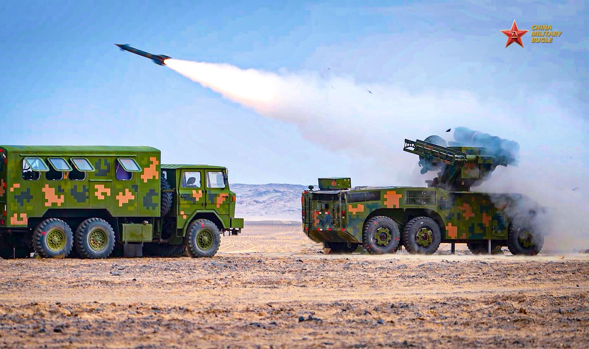 ChinaMilBugle's tweet photo. Cannonade:

Photos show multiple types of equipment attached to a brigade under the Chinese PLA 73rd Group Army engaging in live-fire training exercise.

#China #PLA #PLAA #Army
#PHL11 #PLL09 #HQ7B
#MLRS #Howitzer #AirDefense #Missile
#ChinaMilitary #ChinaMilBugle