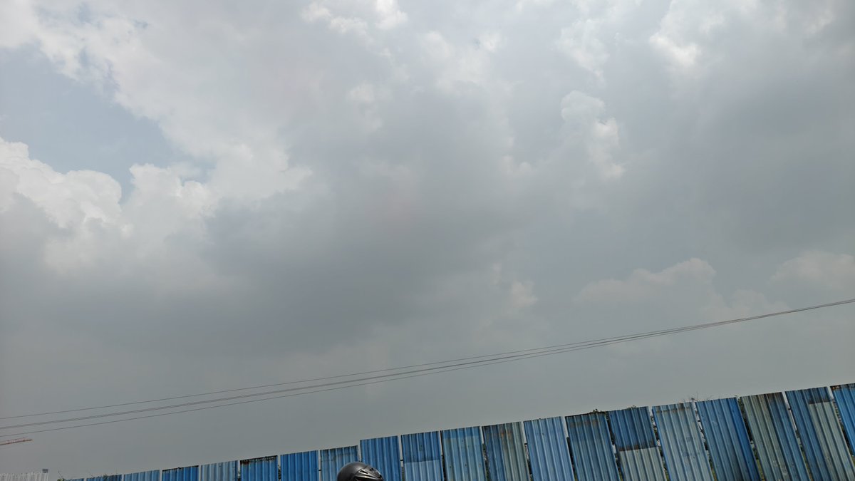 Hyderabadrains's tweet photo. Nice to see Towering Cumulus clouds making a comeback in Hyderabad after a while! ☁️⛈️

Hopefully, they develop further and bring some rain to the city. 🌧️🤞 https://t.co/RifPbmqiWk