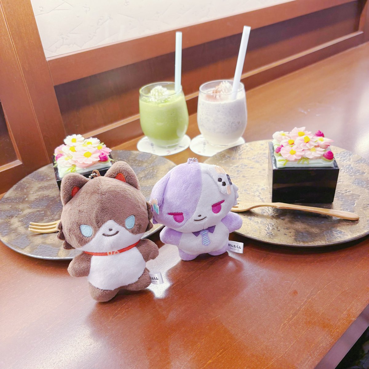 tail7317's tweet photo. 花餡ケーキ 甘さ控えめで美味しかった

#にじたうんが見られるタグ https://t.co/xyKDFY50hN