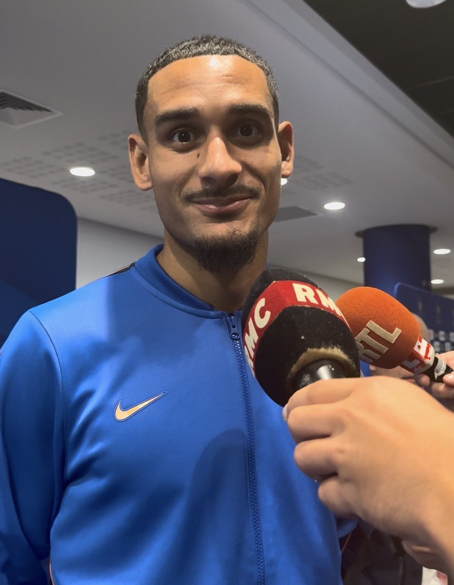 _BeFootball's tweet photo. 🚨 Même Maxence Lacroix, concurrent de Jacquet, EST BLUFFÉ PAR LE JOUEUR DE LIVERPOOL 🤩💎 (𝗺𝗮𝗴𝗻𝗶𝗳𝗶𝗾𝘂𝗲 𝗺𝗲𝗻𝘁𝗮𝗹𝗶𝘁𝗲́ 𝗠𝗮𝘅𝗲𝗻𝗰𝗲 ❤️🙏 )

« MOI JE LE TROUVE TRÈS BON COMME VOUS. JE SUIS IMPRESSIONNÉ par ce qu’il fait, sa maturité. 

À son âge, faire ce qu’il fait, C’EST BEAU pour notre nation, c’est beau pour nous parce qu’il est avec nous. JE SUIS TRÈS HEUREUX POUR LUI. 🙏

Il a prouvé qu’il avait LES QUALITÉS POUR ETRE LÀ. On veut toujours jouer avec les meilleurs, ET C’EST PRÉFÉRABLE D’AVOIR LES MEILLEURS AVEC NOUS. »

(zone mixte)