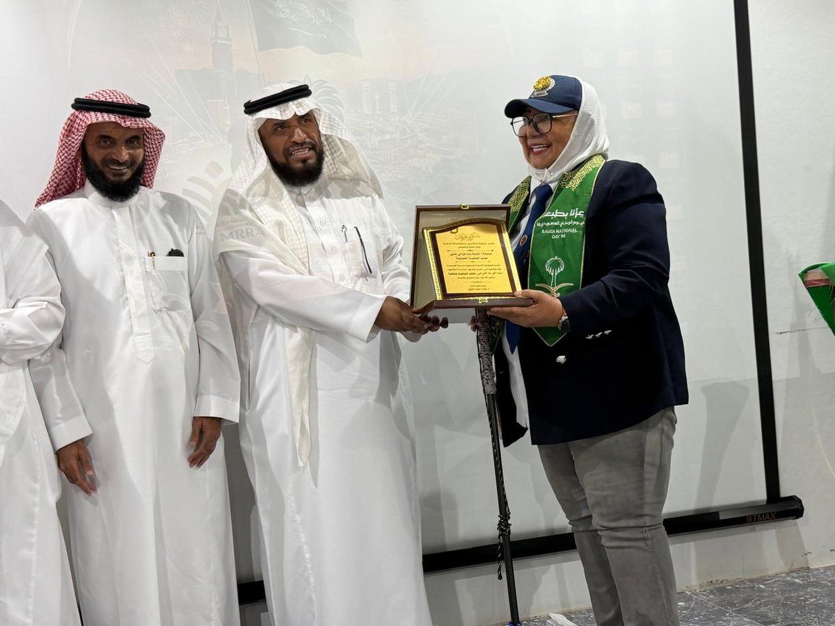 AljamoumScout's tweet photo. الوطن ليس أرضاً نسكنها فحسب، بل هو الذي يسكن فينا 🇸🇦💚
​في جمعية المتقاعدين نقولها بفخر: قد يتقاعد الإنسان من وظيفته، لكنه لا يتقاعد أبدًا من حب وطنه والعطاء له.
وكما تعلمنا في الكشافة أن نكون "مستعدين"، سنظل مستعدين لخدمتك يا وطن ما بقي فينا نبض.
​دام عزك يا وطن 🇸🇦
— الرائدة شادية جنبي
​#اليوم_الوطني_السعودي #نحلم_ونحقق #الكشافة_السعودية #رواد_الكشافة