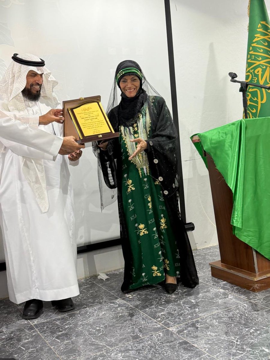 AljamoumScout's tweet photo. الوطن ليس أرضاً نسكنها فحسب، بل هو الذي يسكن فينا 🇸🇦💚
​في جمعية المتقاعدين نقولها بفخر: قد يتقاعد الإنسان من وظيفته، لكنه لا يتقاعد أبدًا من حب وطنه والعطاء له.
وكما تعلمنا في الكشافة أن نكون "مستعدين"، سنظل مستعدين لخدمتك يا وطن ما بقي فينا نبض.
​دام عزك يا وطن 🇸🇦
— الرائدة شادية جنبي
​#اليوم_الوطني_السعودي #نحلم_ونحقق #الكشافة_السعودية #رواد_الكشافة