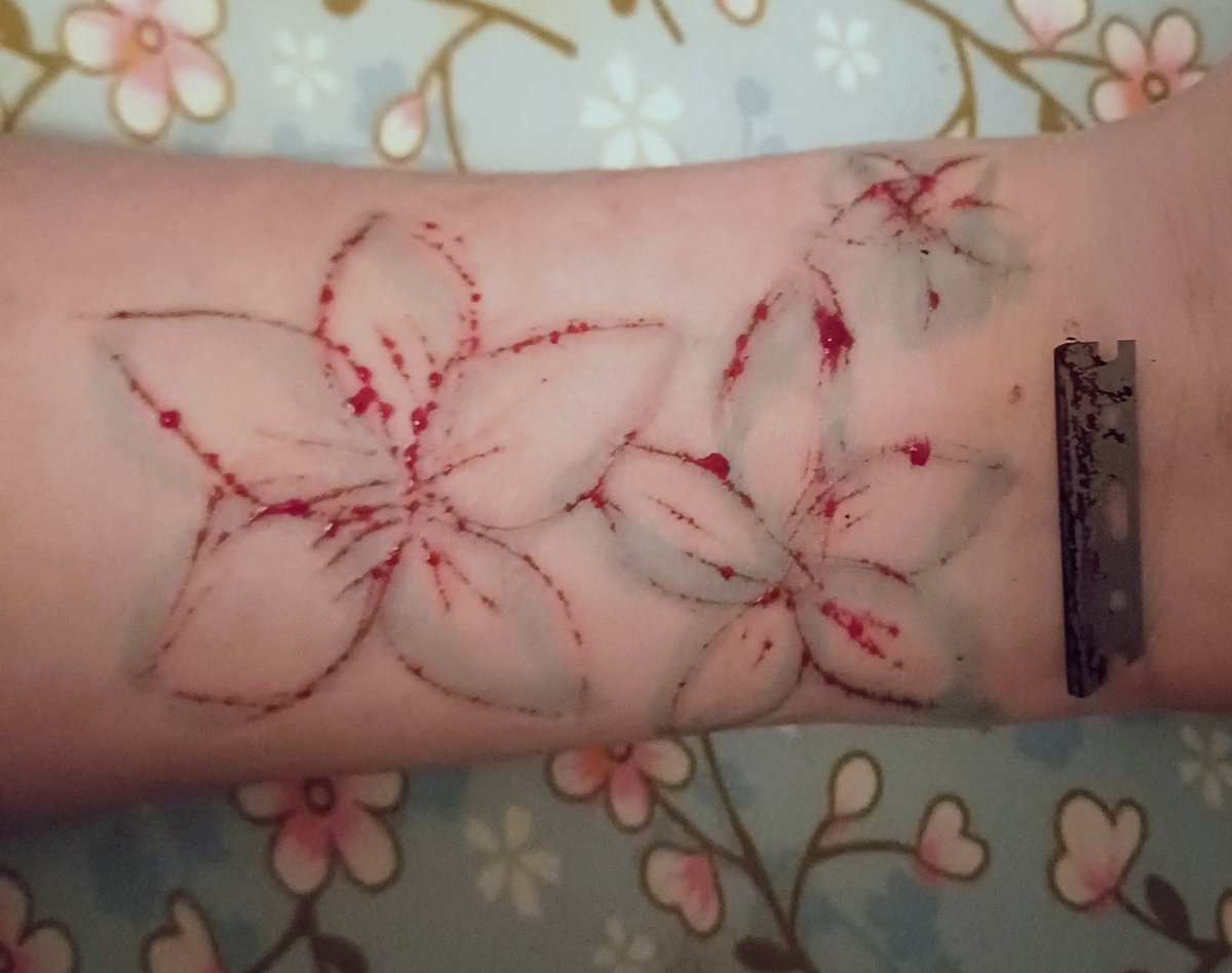 Mariechenkaefir's tweet photo. Reposting my tetanus device THIS IS ALL FAKE AND SFX MAKEUPFOR HALLOWEEN
ts is ass uneven ahh cuz it was too dark and rushed
#shtwt #ouchietwt #allfake https://t.co/WL8F2Mu6mb