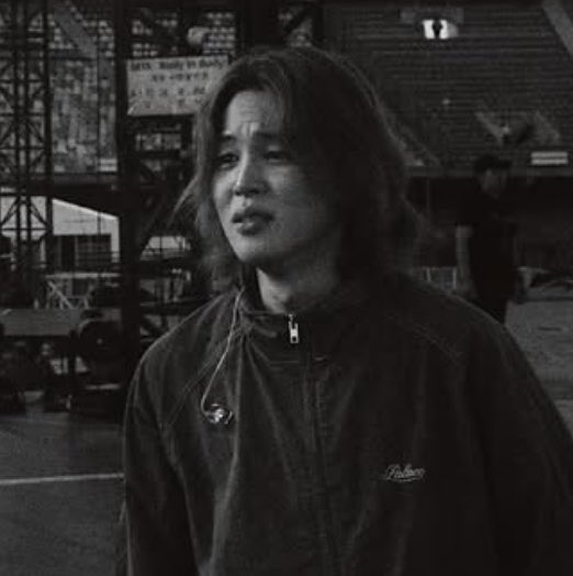 pjmngallery's tweet photo. Jimin in all of these pictures: 🥺😟 https://t.co/DpuND0DNzX