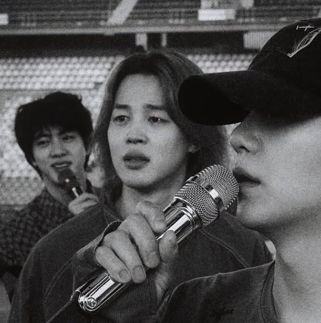 pjmngallery's tweet photo. Jimin in all of these pictures: 🥺😟 https://t.co/DpuND0DNzX