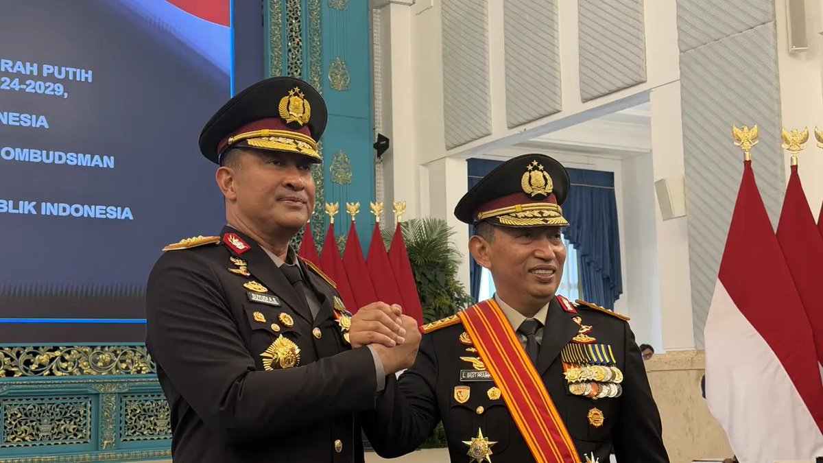 LambeSahamjja's tweet photo. BREAKING NEWS
KAPOLRI GANTI SEMUA KAPOLDA SEPULAU JAWA https://t.co/w9bNZV8NGG
