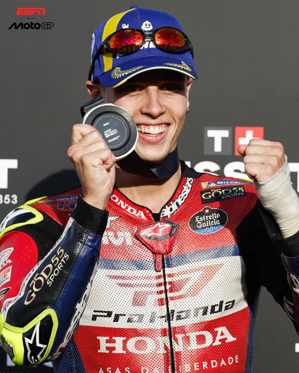 MotoGP_ESPN's tweet photo. Diogo Moreira le dio a Brasil su primer podio en una carrera sprint. ¡Qué se vengan más medallones! 2️⃣🥈 https://t.co/CSk5BncU4w