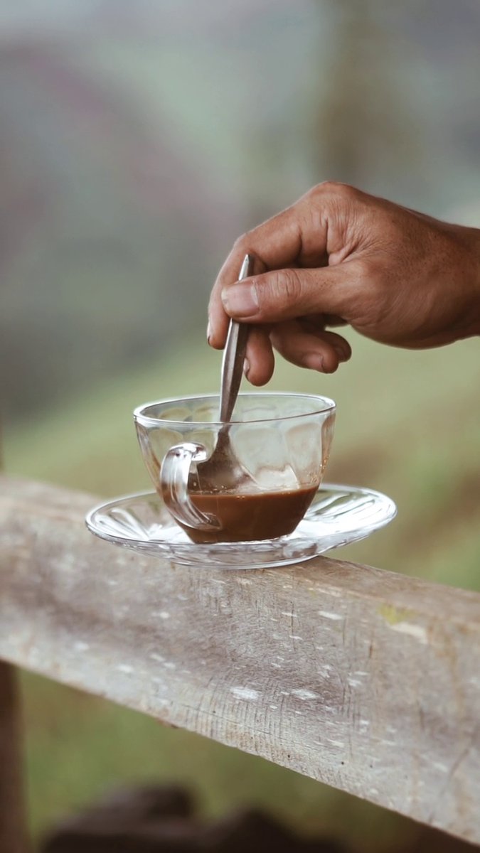 AllisonDanif's tweet photo. Cada maana, preparo mi café con avena ahora. Antes solo corría por un café rápido, pero ahora disfruto de ese momento tranquilo para empezar el día. Pequeos cambios, gran alegría!， https://t.co/4qo7NaaiGS