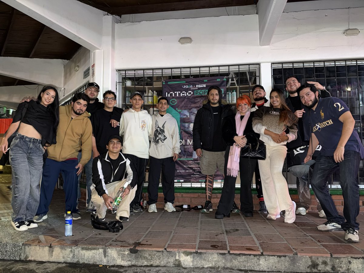 portilla_daniel's tweet photo. Hoy la cúpula en Popayan 🖤💚🖤💚🖤💚 https://t.co/sfIEfzRe87