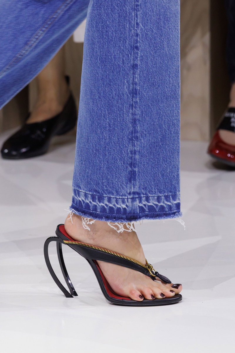 jacquemusx's tweet photo. Stop scrolling and look at the zipper heels at Givenchy SS27!! https://t.co/P2wMKb4N5t