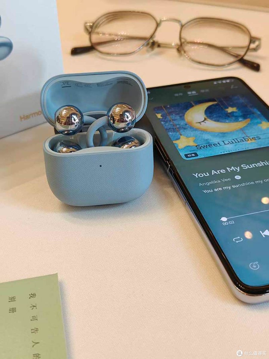 CatherineMikve's tweet photo. Just tested the all-new noise-canceling earbuds—blissful silence on my commute, crystal-clear calls, and they fit like a dream. Total game-changer for my daily grind! https://t.co/PE85nsEMOu