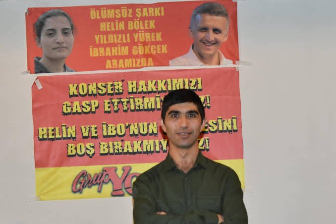 GrupYorum___X's tweet photo. "Nasıl ki ölenlerin gözünü yaşayanlar kapatıyorsa yaşayanların gözünü de ölenler açmalıdır"
-Afrika Atasözü-

Gürkan Türkoğlu ölümüyle Kuyu Tipi Hapishaneleri en sağır kulakların duymasını sağladı.

Cem Dursun ve Cemil Kurt aramızda iken seslerine kulak verelim... https://t.co/7wP8JXHbnT